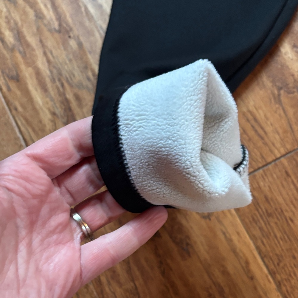 Soft. Clouds Classic Black Lined Leggings 1st layer - Picture 6 of 9